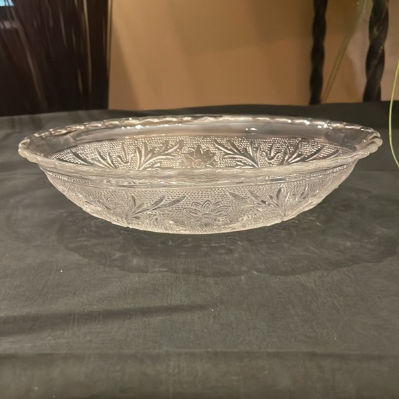 Vintage Indiana Clear Sandwich Glass Oval Serving Bowl - Picture 3 of 3